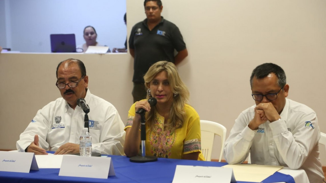 Entrega Maki Ortiz instrumentos musicales al IRCA