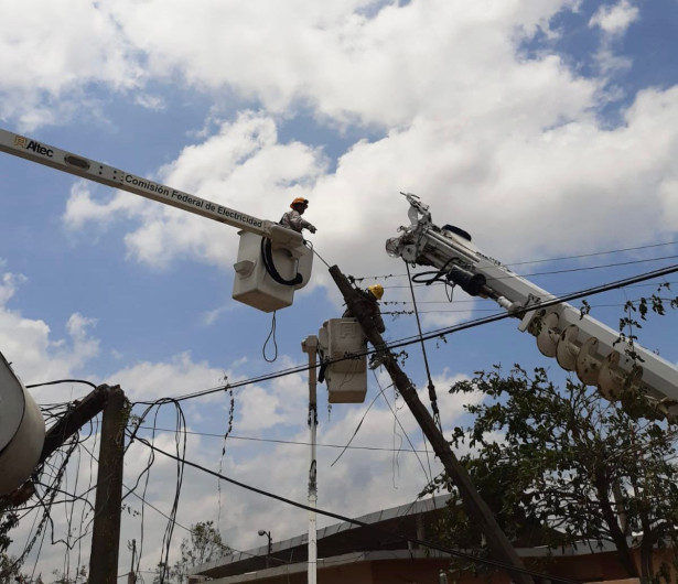  Restablece CFE el 90% de la energía tras afectaciones por “Grace”