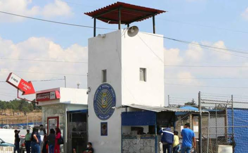 19 trabajadores de penal de Puebla detenidos tras hallazgo de bebé muerto
