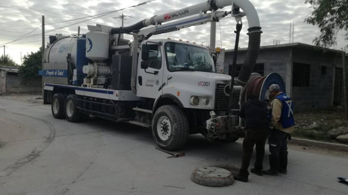 Comapa trabaja con equipo vactor