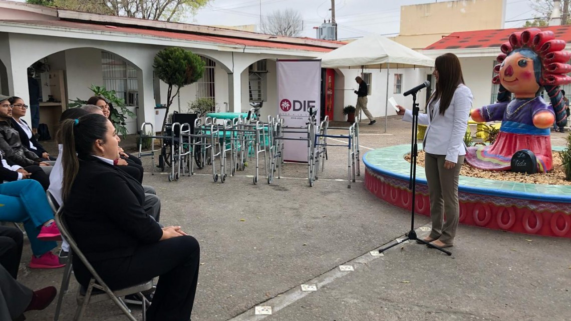 Entrega DIF aparatos funcionales a personas con discapacidad 