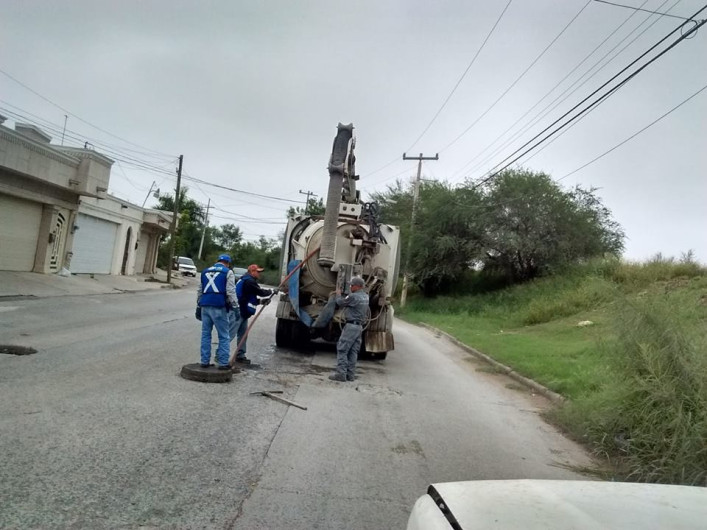 Comapa trabaja con equipo vactor