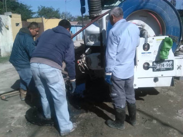 Comapa trabaja con equipo vactor