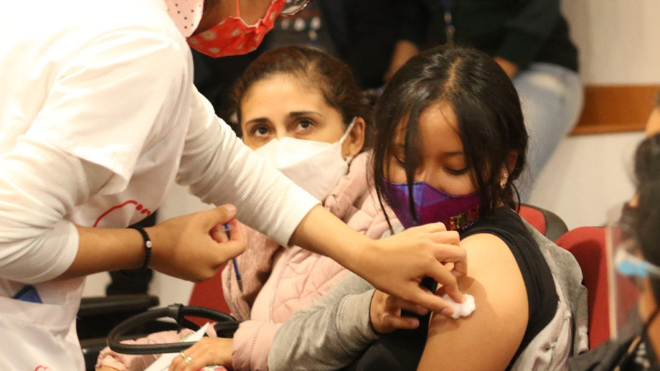 Impugna Gobierno Federal orden de juez de vacunar a todos los menores de 12 a 17 años 