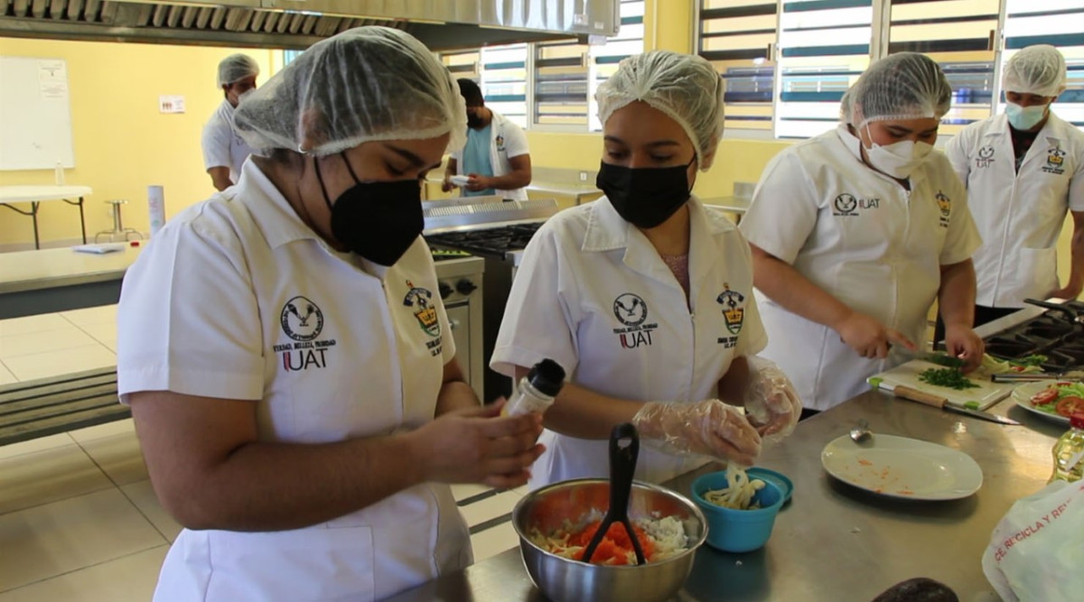 Estudiantes de la UAT desarrollan sus actividades en aulas y laboratorios 