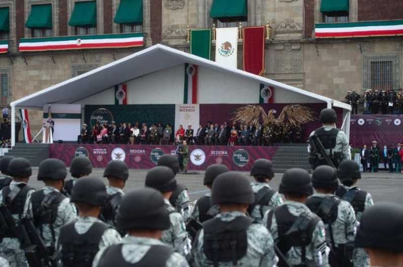 Reconoce AMLO labor de la Guardia Nacional; le dedica defile militar 