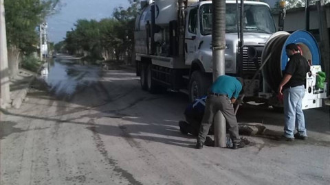 Comapa trabaja con equipo vactor