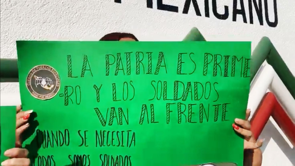 Se manifiestan familiares de militares; piden respetar sus derechos