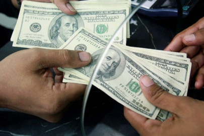 En 18.20 pesos se vende el dólar en el AICM