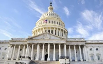 Senado aprueba debate para reabrir el Gobierno federal