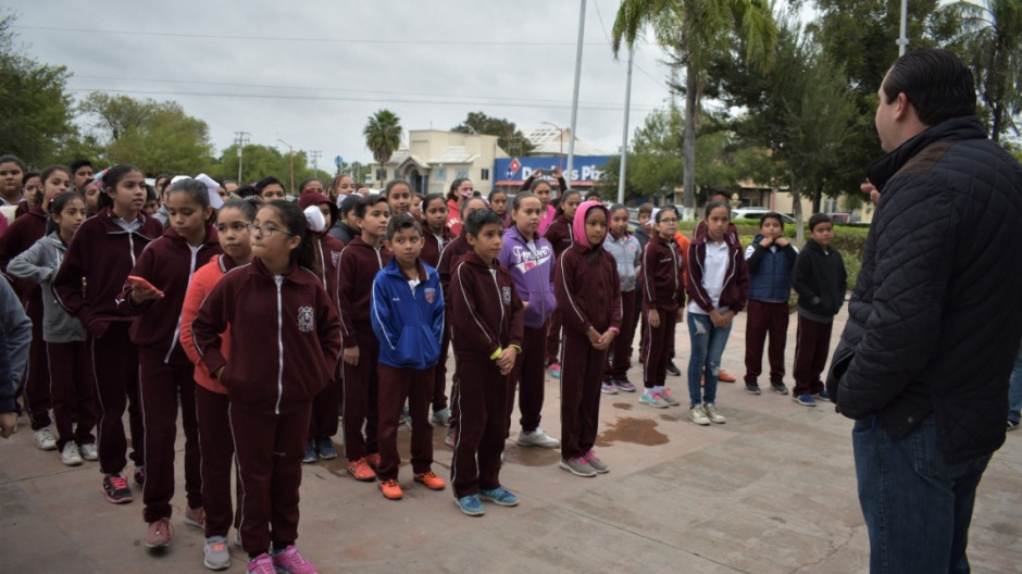 Alumnos de la Primaria Miguel Hidalgo visitan la Presidencia Municipal
