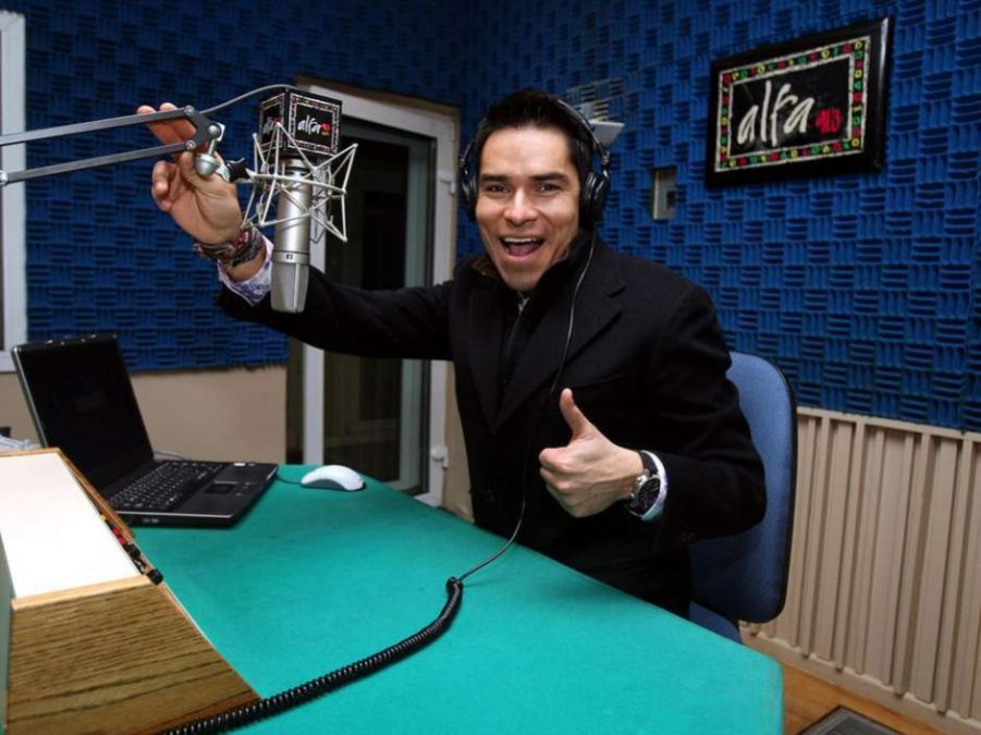 Toño Esquinca vuelve a la radio, pide perdón y se suma a AMLO 