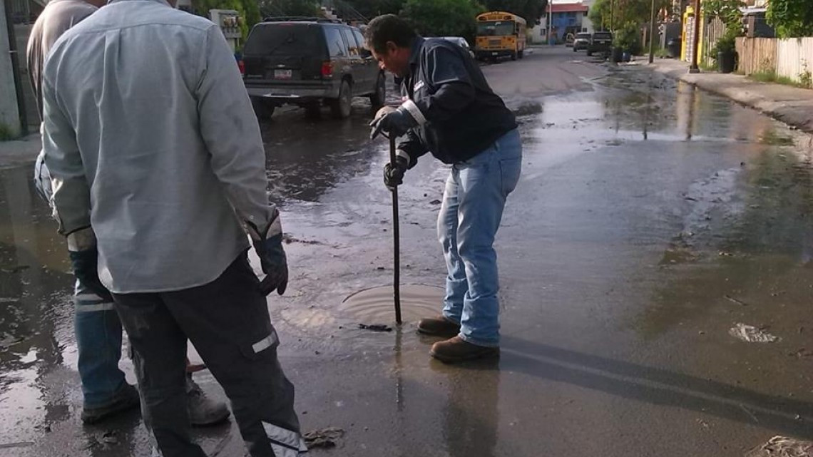 Comapa trabaja con equipo vactor