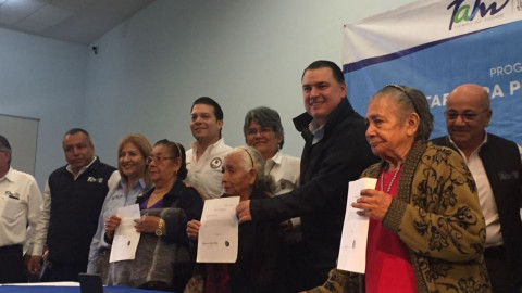 Realiza Bienestar Social, firma en apoyo a los adultos mayores