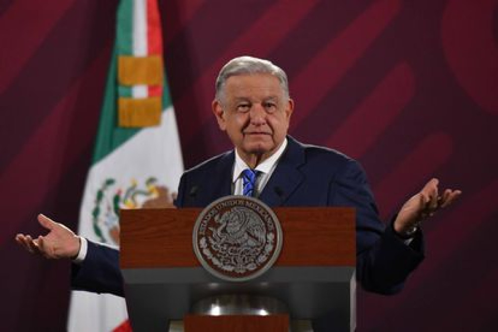 AMLO elimina posdata contra conservadores al inicio de su conferencia