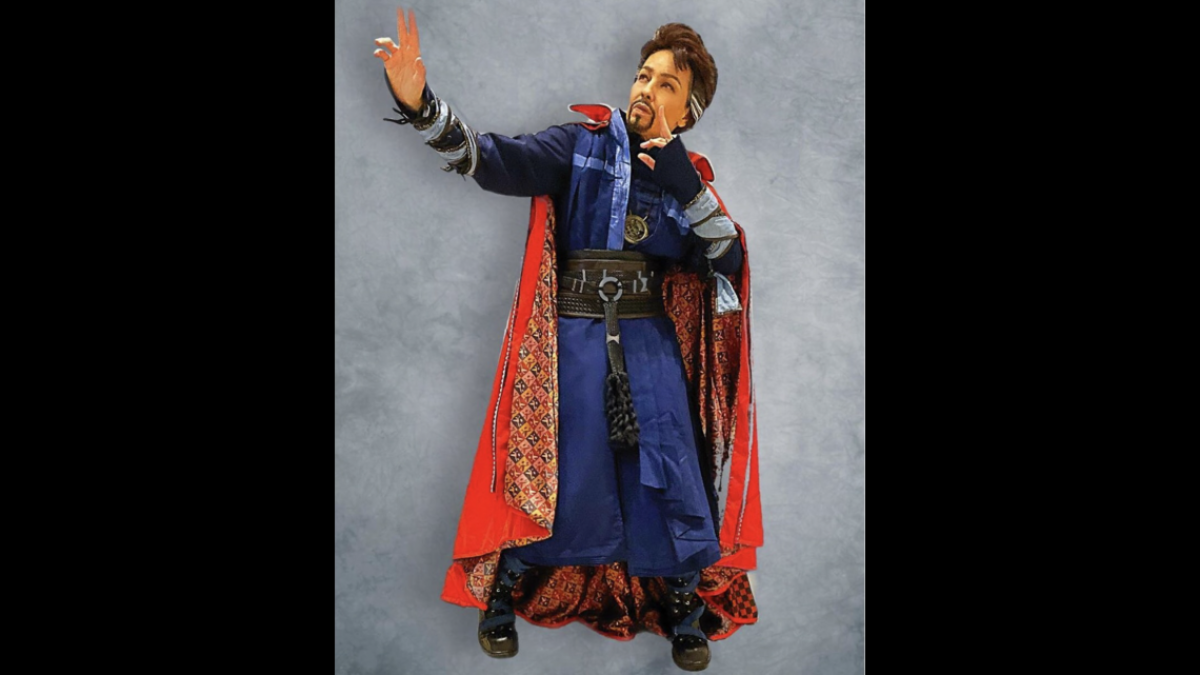 Thalía se disfraza del Dr. Strange para Halloween 