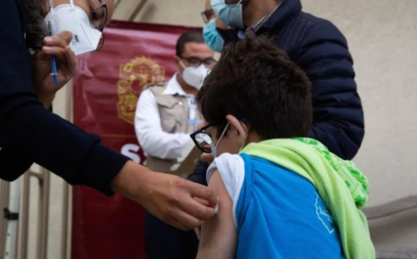 Asegura AMLO que cumplirá con la orden del juez de vacunar a todos los menores