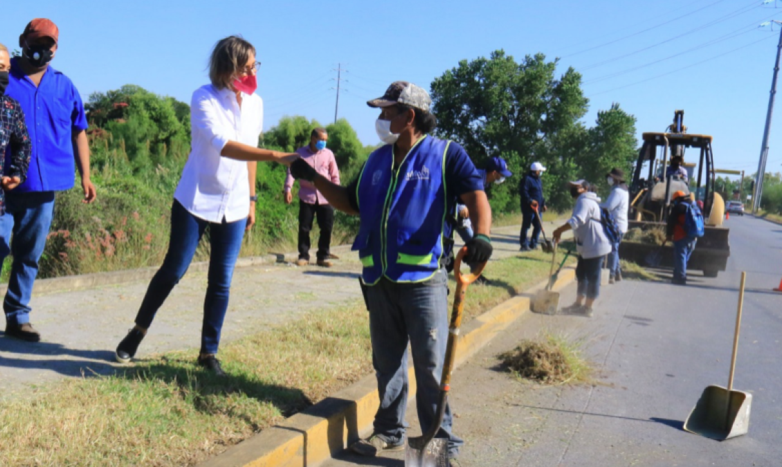 Supervisa Alcaldesa acciones de limpieza y barrido en Victoria
