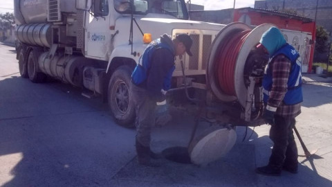 Comapa trabaja con equipo vactor