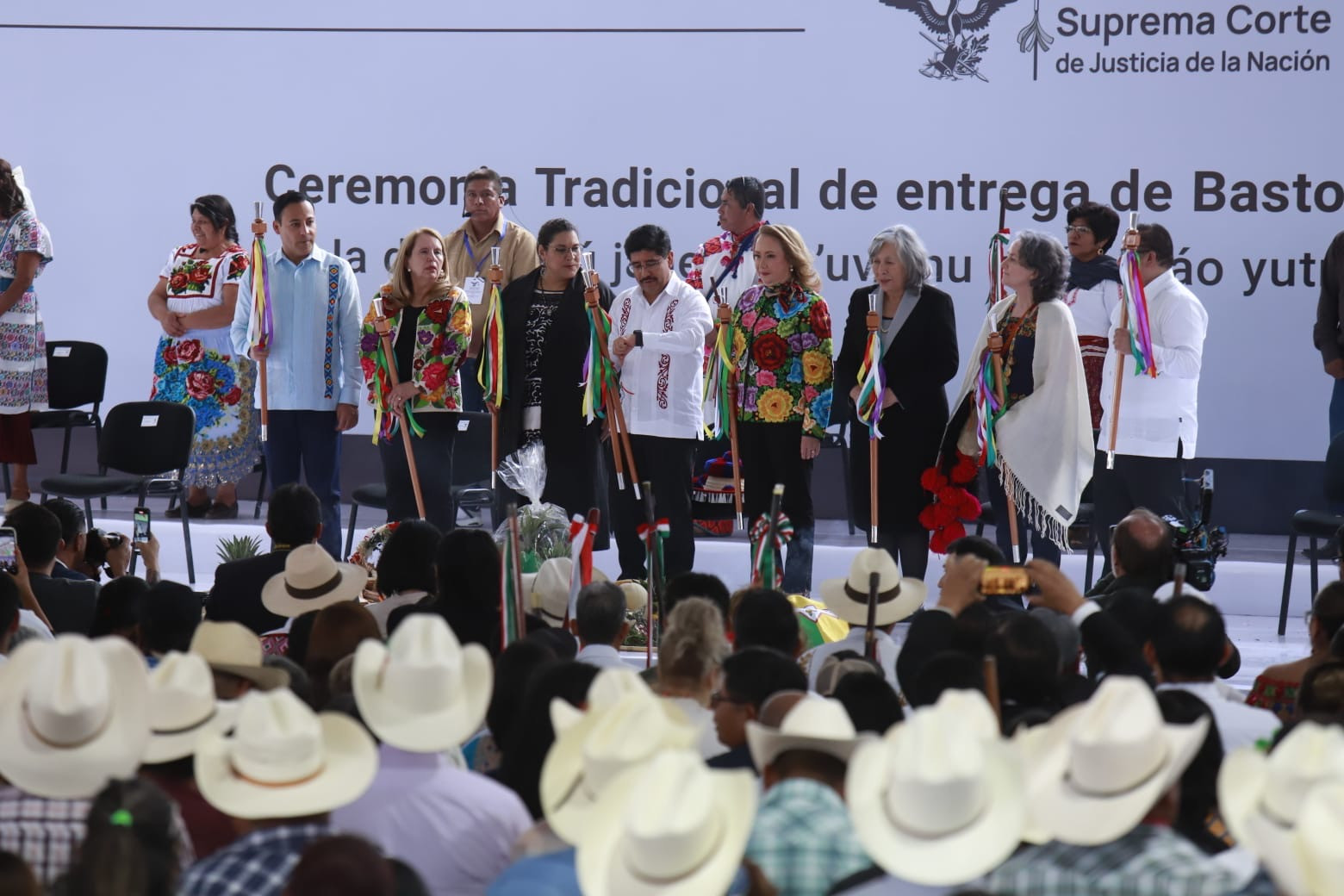 Inicia ceremonia de entrega de Bastón de Mando a los ministros de la SCJN