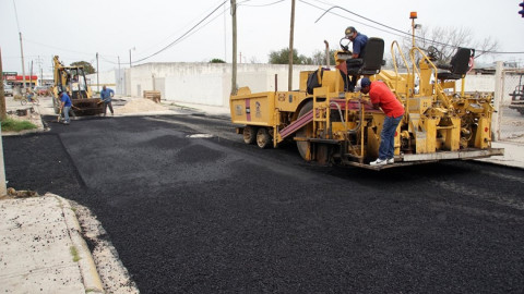 Supervisa alcaldesa obras de pavimentación 