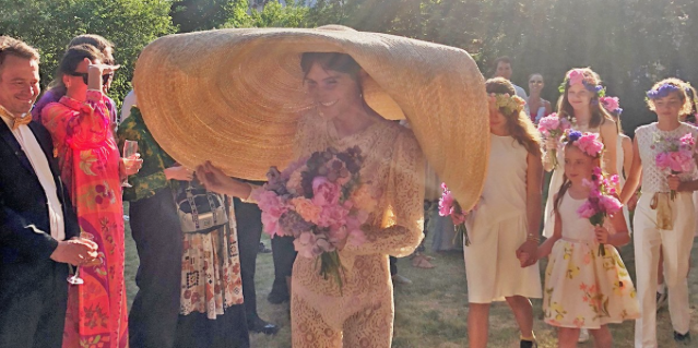 Emma Leth y su loco outfit de novia