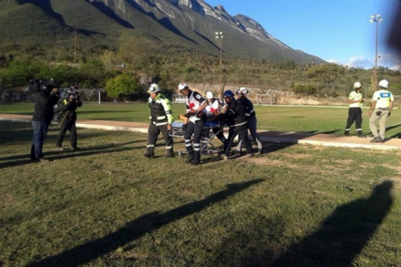 Rescata PC a familia extraviada en el cerro de Las Mitras en NL