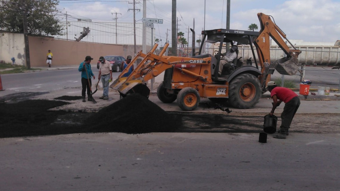 Repara Municipio vialidades en Oriente y Poniente de la ciudad