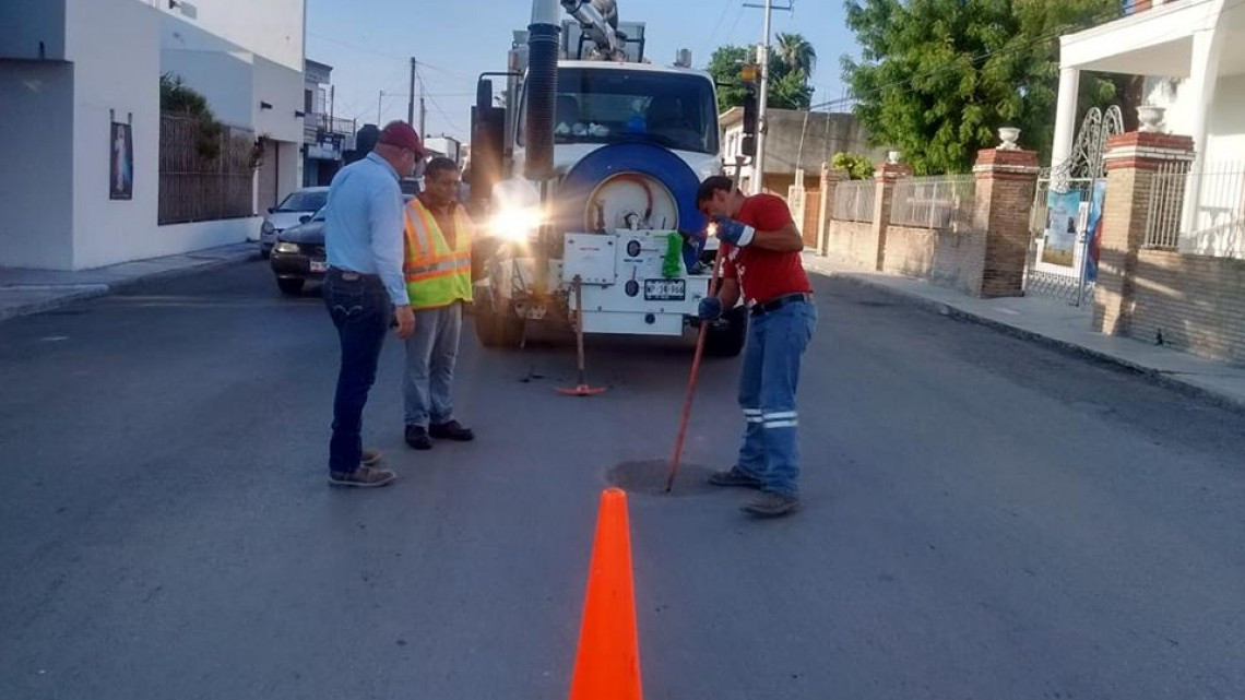Comapa trabaja con equipo vactor
