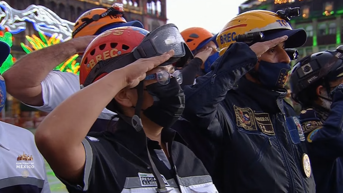 19 de septiembre: Izan la bandera en el Zócalo en memoria de las víctimas de los sismos del 85 y 2017