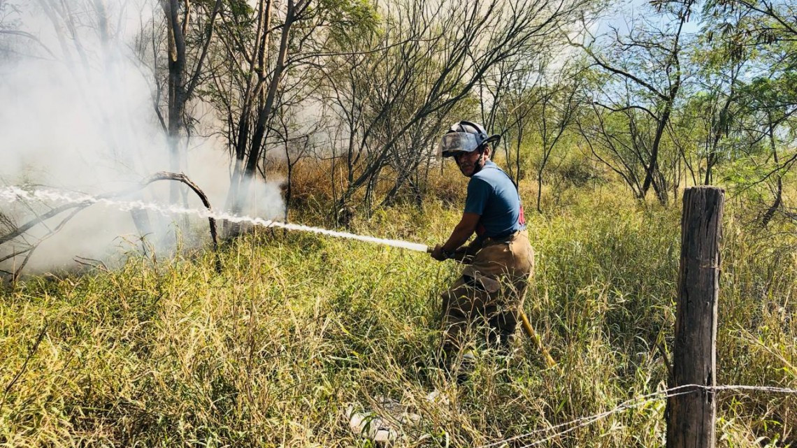 Cierran la Pedro Cárdenas por incendio de zacatal