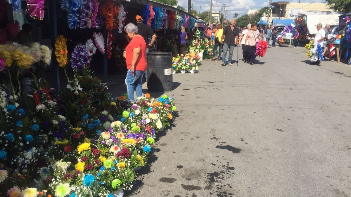 Matamorenses visitan panteones por día de las madres 