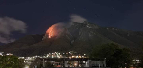 Reportan incendio en el Cerro de la Silla en Nuevo León