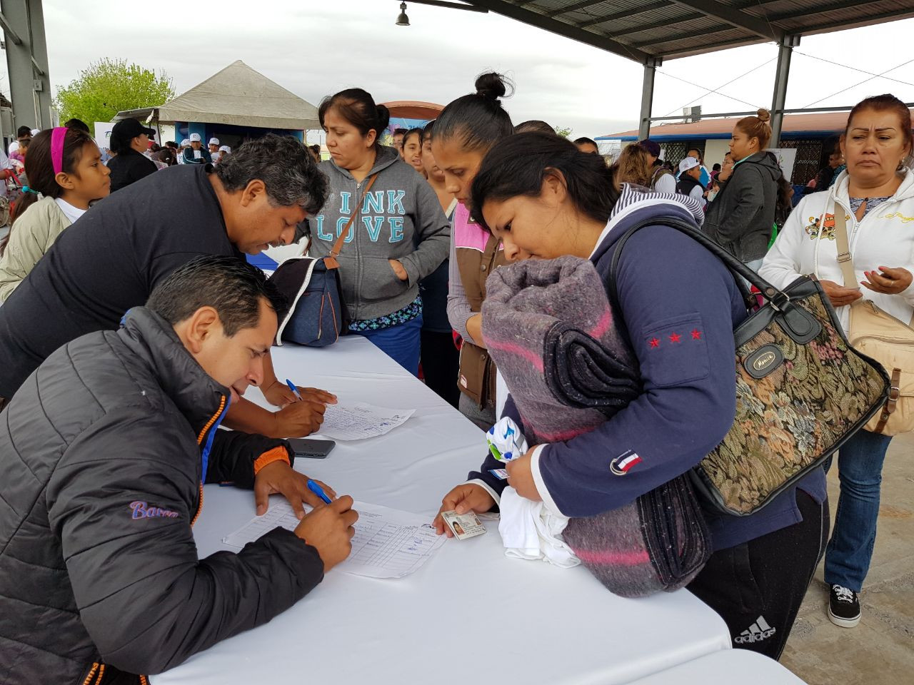 Realiza Gobierno y DIF Tamaulipas corredores de la salud y entrega de apoyos