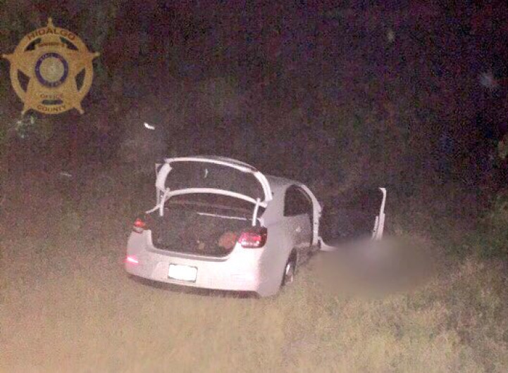 Encuentran hombre sin vida en vehículo abandonado