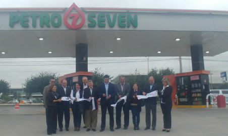 Inaugura Petro Seven, su nueva imagen