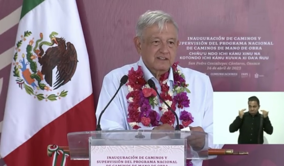 Llama AMLO a la unidad ante selección de "corcholata"