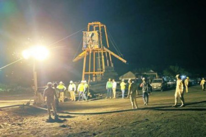 Trabajamos día y noche en rescate de mineros: AMLO