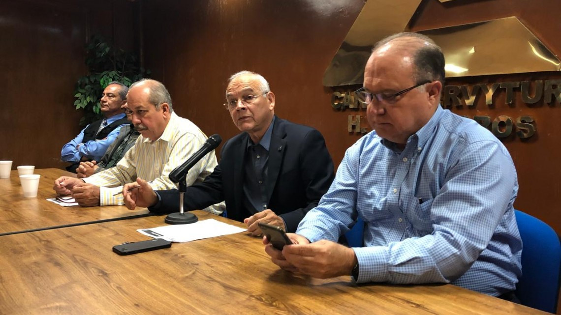 Piden que empresarios contraten a becarios