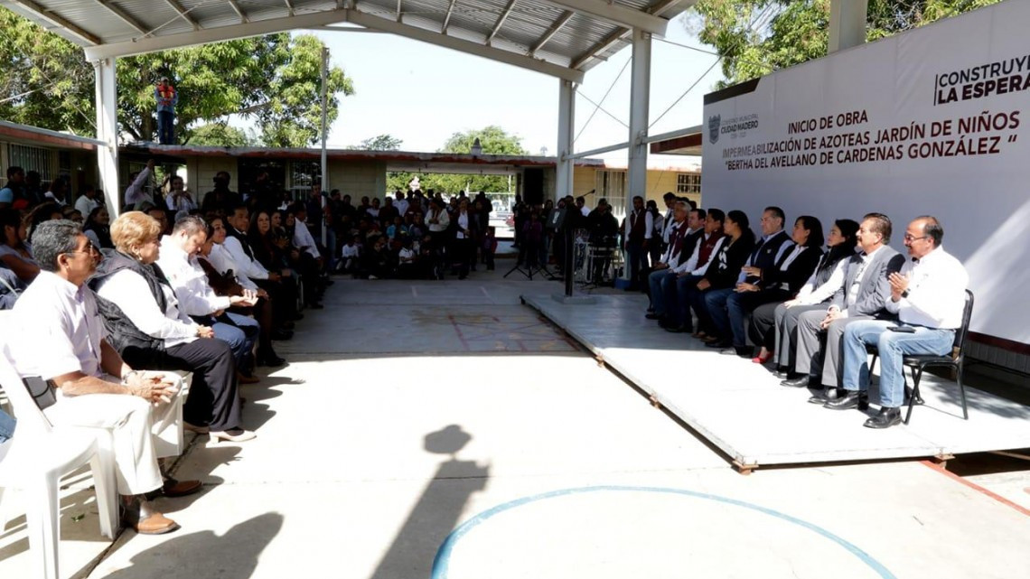 Cumple Oseguera con mejoramiento de instalaciones educativas