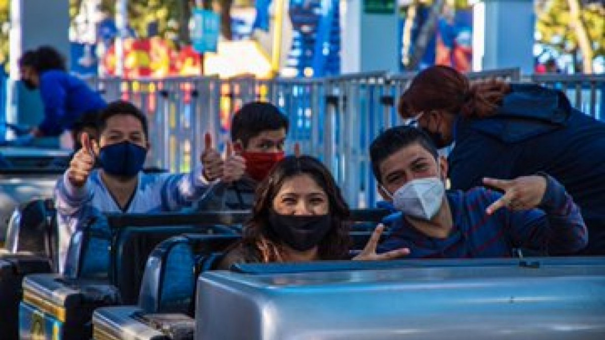 Six Flags reabre sus puertas y los tunden en redes sociales