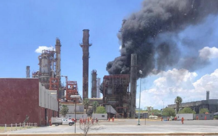 Reportan incendio en refinería de Pemex en Cadereyta