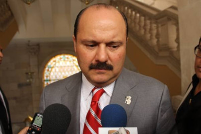 Aprueban orden de aprensión contra ex gobernador de Chihuahua