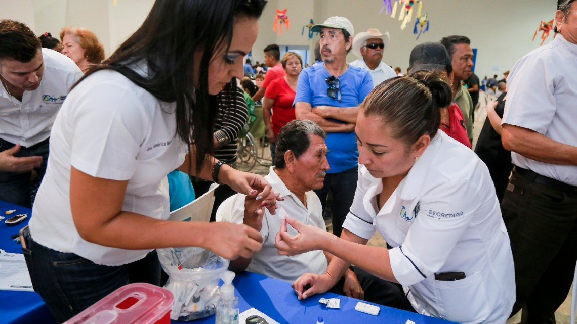 Más de 300 mil abuelitos beneficiados con feria de la salud