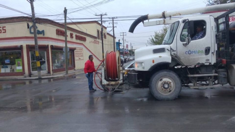 Comapa trabaja con equipo vactor
