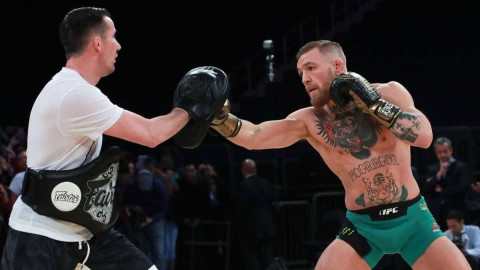 Entrenador de ‘Canelo’ Álvarez se ofrece entrenar a McGregor