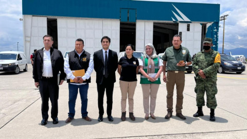 Llega tercer vuelo para repatriar cuerpos de víctimas de tráiler en San Antonio