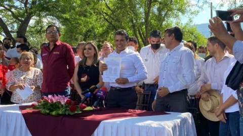 Eduardo Gattas recibe constancia de alcalde electo de Cd. Victoria