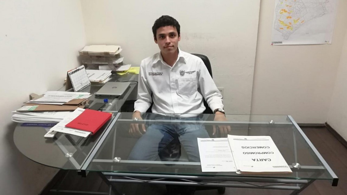 Brinda Madero asesoría a jóvenes en asignatura de inglés