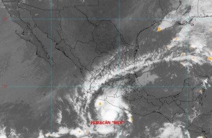 Se debilita "Rick" a tormenta tropical en Michoacán 